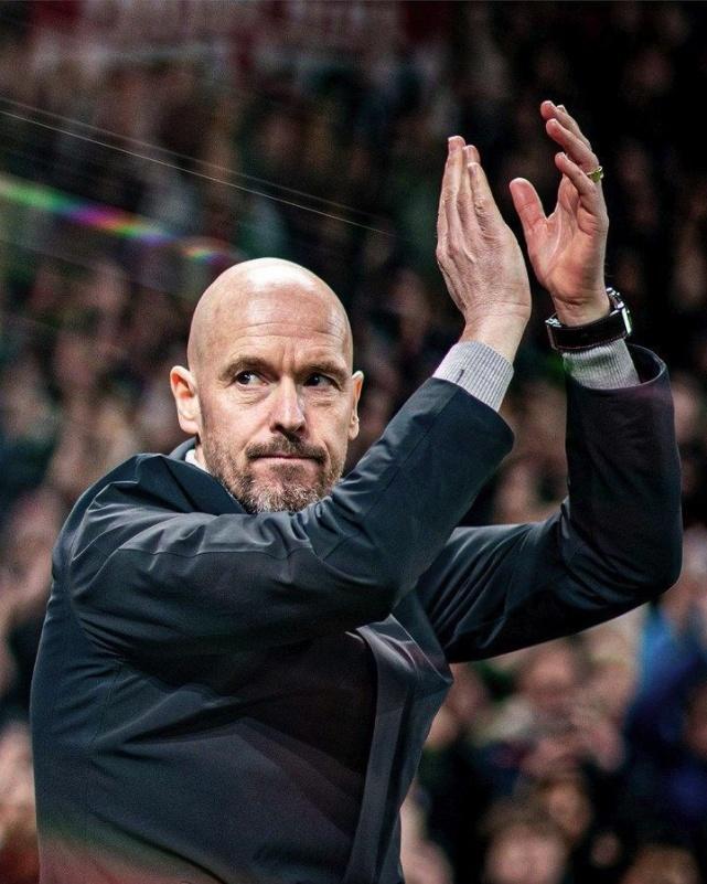 滕哈格妙手回春！助曼联创4神迹，81岁爵爷看台乐开花：握拳鼓掌