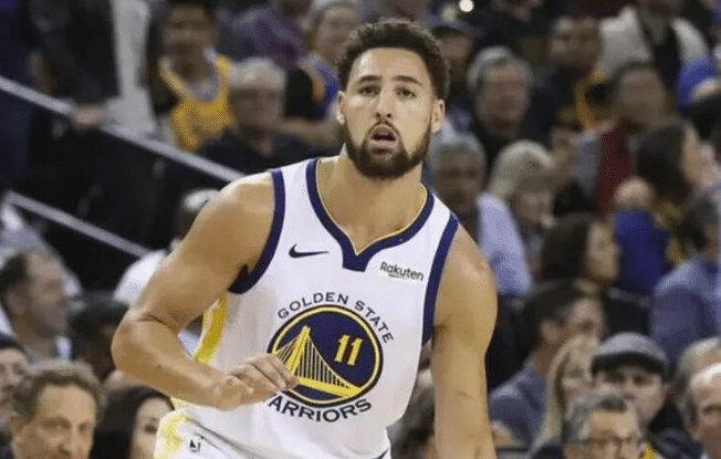 布克说了啥让汤普森暴怒被驱逐？克莱回击凶猛，格林鼓掌助威