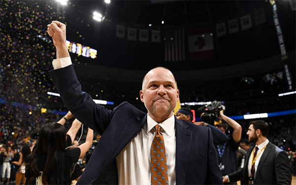 马龙续约！成NBA最高薪教练之一，率队夺冠创历史，力争卫冕