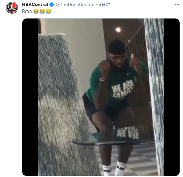 38岁詹姆斯家中热舞曝光：赤膊出镜舞姿妖娆 布莱斯忍不住大笑