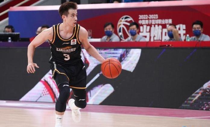浙江再遭重击，辽篮大手笔签约，强援驰援杭州，困恼杨鸣联防破解