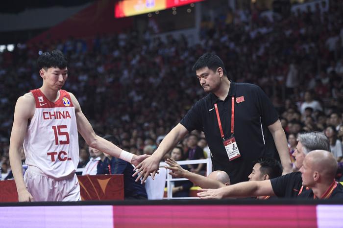 激怒姚明？新疆队通知北京不要来+外援离队，周琦事件升级
