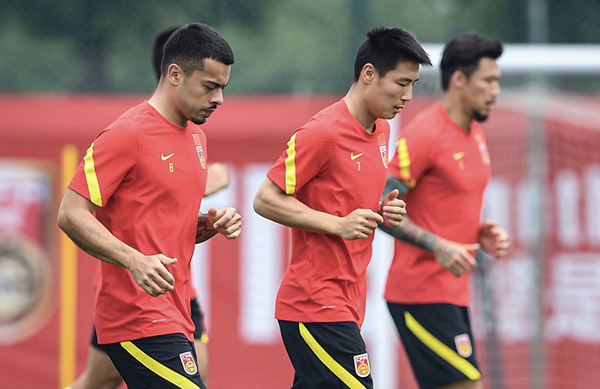 曝归化中场训练屡次迟到！扬科维奇暴怒将其逐出国足，武磊求情未果