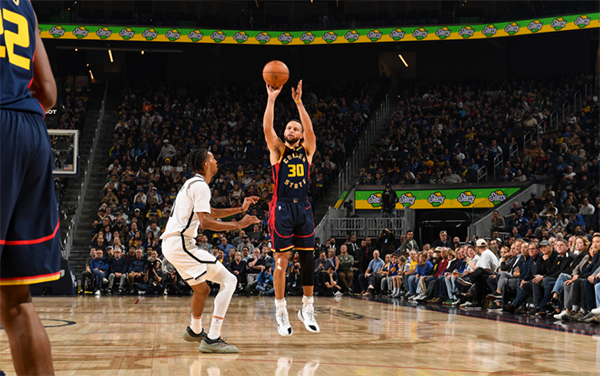 勇士缘何丢掉西部第一？库里 28 分 8 记三分里程碑背后，科尔为何铁青着脸？