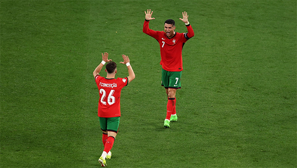 葡萄牙队伤停补时绝杀 C罗领衔欧洲杯首战