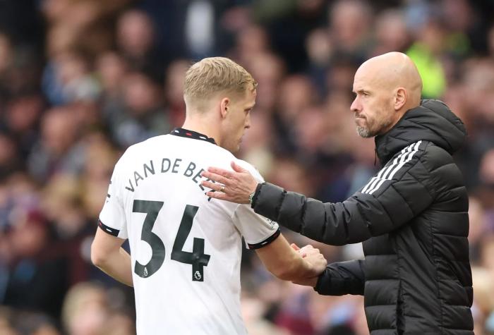 滕哈格警告范德贝克，拼命战斗否则就离开曼联！解释桑乔低迷原因