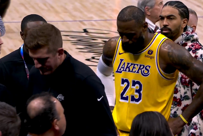 詹姆斯爆粗怒喷斯图尔特曝光：连遭挑衅后怒了 向裁判投诉对手有问题