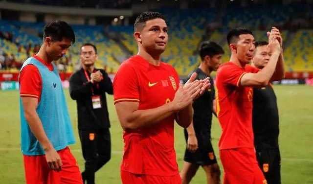 媒体人：艾克森有伤李可家里有事 这种情况怎么还能进入大名单