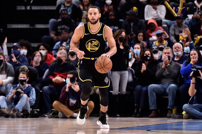 库里迎来里程碑，800场队史第二！总分突破1000分成赛季第二人