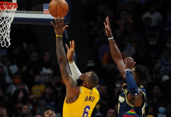 拒绝采访一天后，詹皇正式发声：我向所有球迷道歉