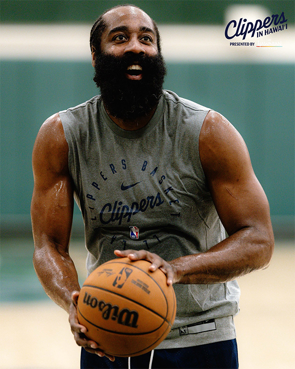 哈登大秀新技能，假传撤步三分提前转身庆祝，背绿包率队飞往西雅图