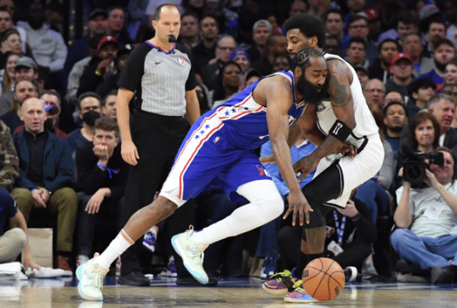 谁说欧文不会防守？美媒晒对位数据回击质疑：防到哈登8中1太狠