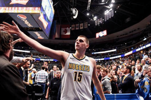 场均24+11+10，这就是NBA第一中锋的风采