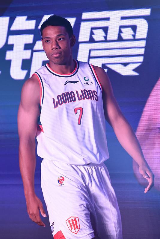 天赋！中国再现混血球员，14岁1米91，下个祝铭震还是下个八村塁？