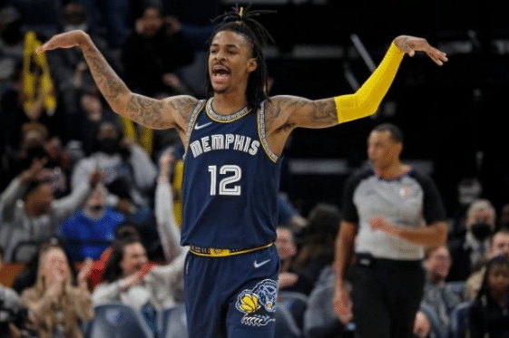 莫兰特52分刷爆纪录！历史首人，对手急眼了，拿球砸裁判遭逐