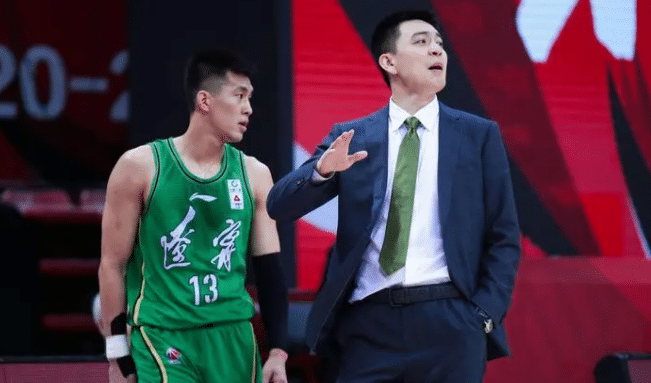 低调！杨鸣关注网红言论，拒绝拍段子：一切等郭艾伦续约后再说