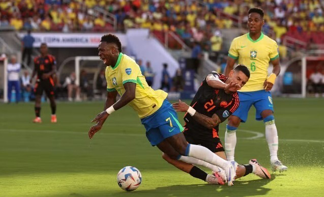 南美足联承认巴西遭误判 点球漏判改变小组局势