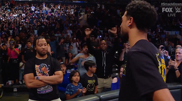 NBA球星布伦森、哈利伯顿在WWE舞台的“冲突秀”