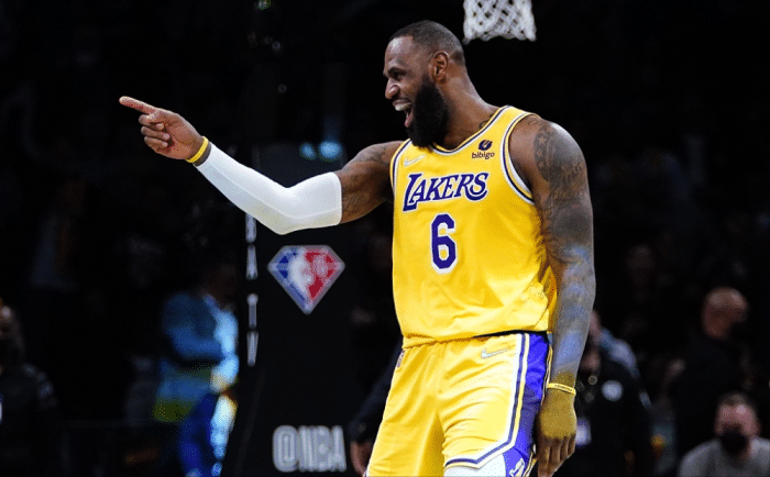 詹姆斯迎来14+7得力帮手，篮网鹈鹕1换7方案曝光，KD将联手锡安