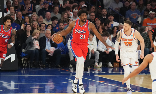 恩比德膝盖扭伤离场，76人季后赛前景堪忧