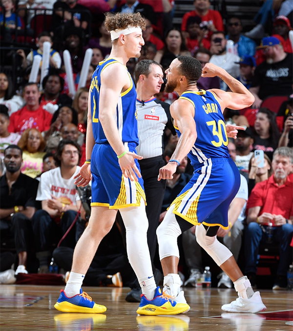 勇士连续四年横扫火箭，库里幽默插瓶，伊森成为笑柄