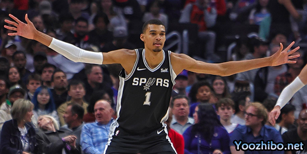 文班亚马庆祝被马刺选中一周年，晒照感慨