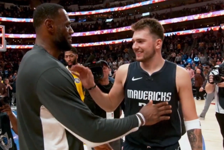 塞拉斯：东契奇提升投篮 库里提升身体而老詹全升级