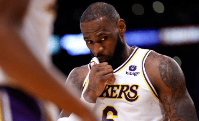 詹皇与球迷争吵曝光！72%湖人球迷支持交易老詹：名嘴列1换6方案