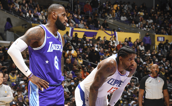 尴尬！湖人本赛季穿城市版球衣全败，美媒恶搞：浓眉直接烧毁