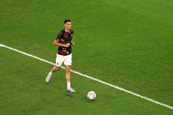 乌拉圭足协主席：在C罗身边咳嗽都能让他得到点球