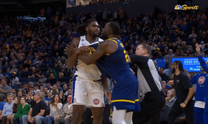 冲突！格林和斯图尔特相互撕扯球衣遭驱逐 追梦2驱逐12T领跑联盟