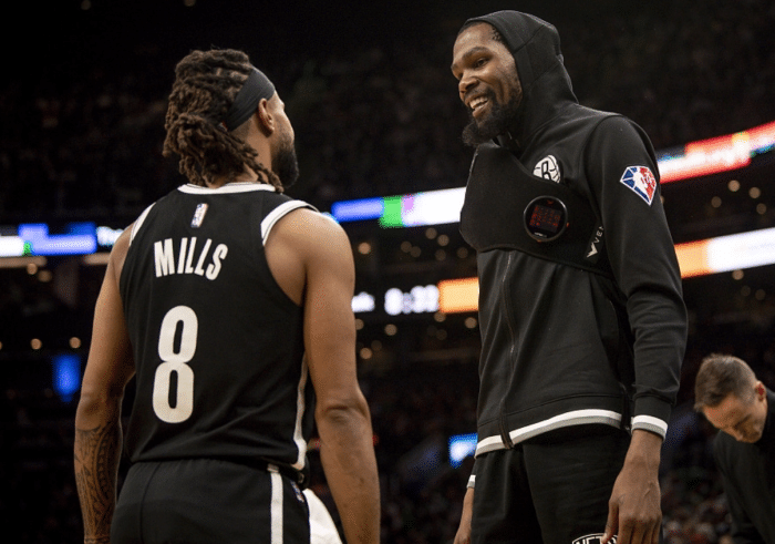 米尔斯场均12.5分+三分50.4%，年薪才589万？杜兰特：拥有他很奢侈！