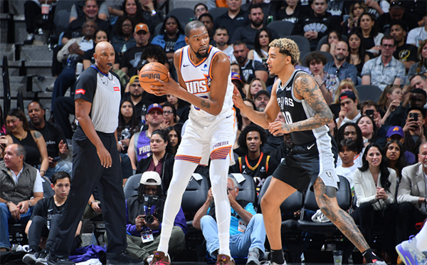 太阳马刺对决：杜兰特笑傲江湖，布克无解创纪录