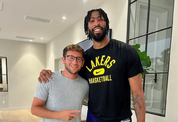 浓眉1换3交易方案出炉，国王或破釜沉舟，詹姆斯态度尤为关键