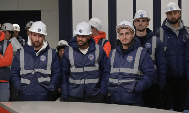 体坛众星戴安全帽！梅西黄金矿工，杜兰特气场强，郭艾伦最开心