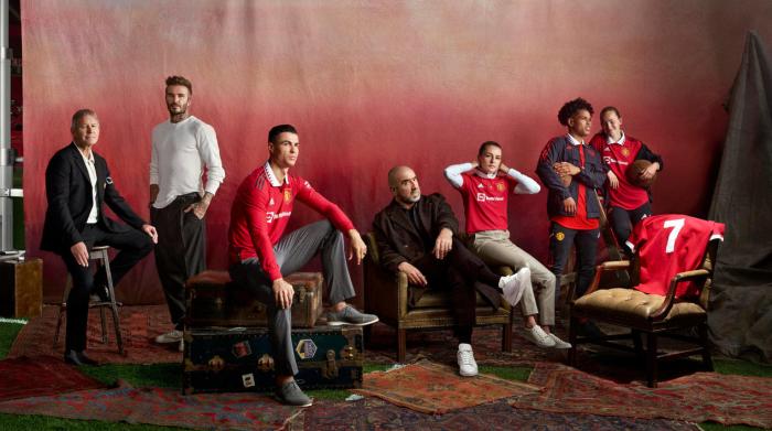 曼联官方晒7号球衣主人合影，C罗小贝坎通纳出镜