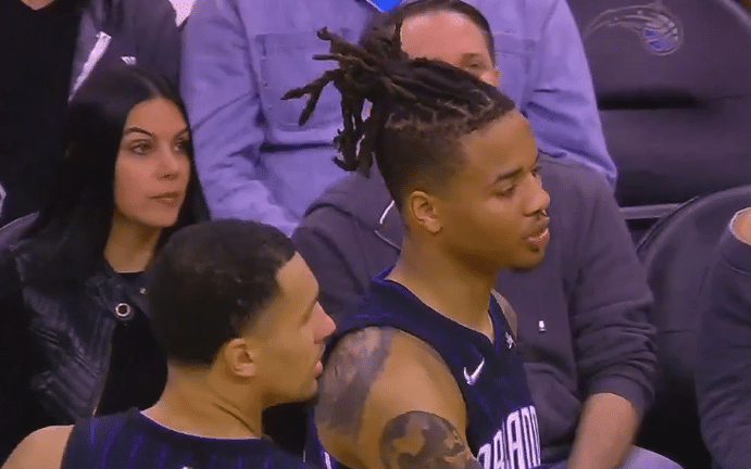 低迷！恩比德10投3中，哈登罕见0助攻，造犯规引魔术主帅无奈摇头