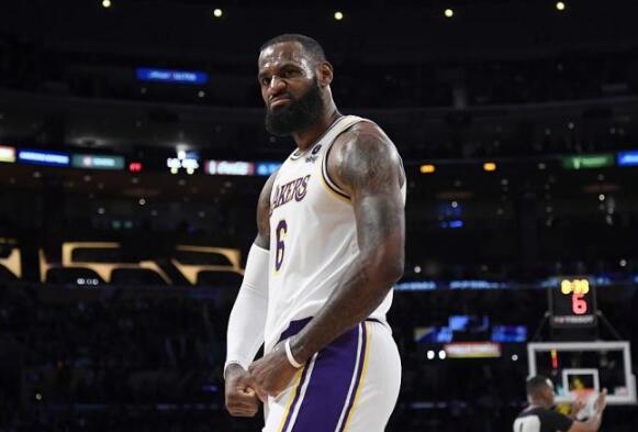 罕见！37岁老詹再度发怒，连续惨败后不忍了，暗批湖人高层