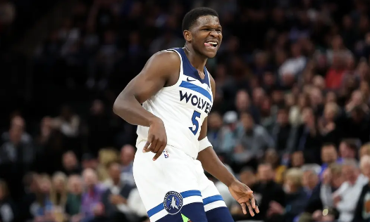 爱德华兹评篮球技术引波澜，魔术师约翰逊以冠军经历反驳