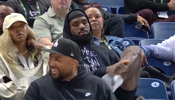 詹姆斯与佩总交流，湖人愿选布朗尼？曝独行侠也想抢人