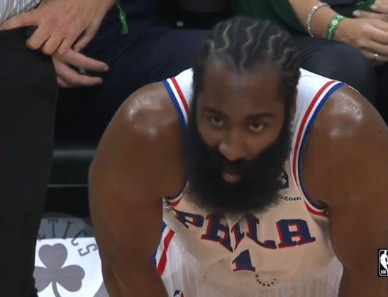 4投狂砍16分！哈登亮出杀招3+1太狠 落地踩脚遭霍福德恶犯