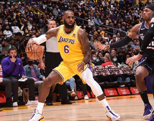 詹皇打球的意义！岁月的累计和技术的打磨，早已超越了篮球本身