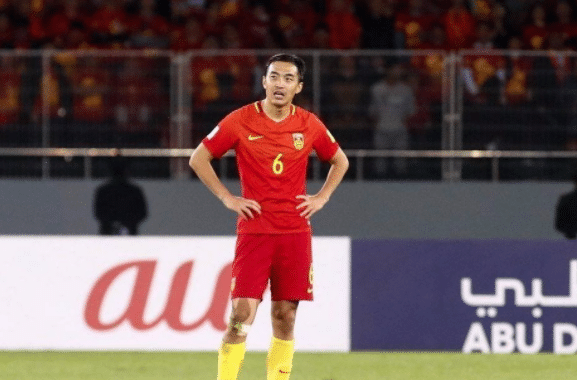 玻璃心？国足昔日队长发飙，暗讽喜剧演员：你行你上啊！