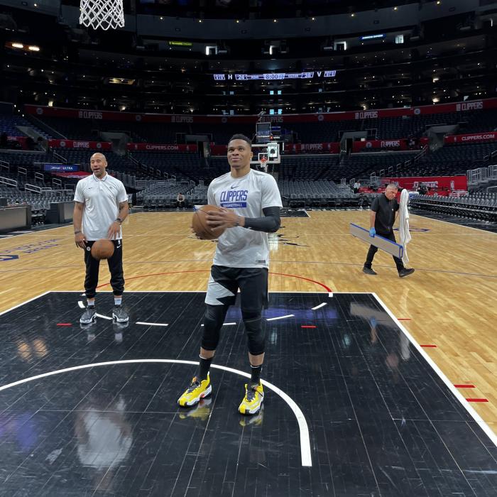 威少提前3小时备战湖人！轰进三分后跑回更衣室 赢得快船全队一致好评