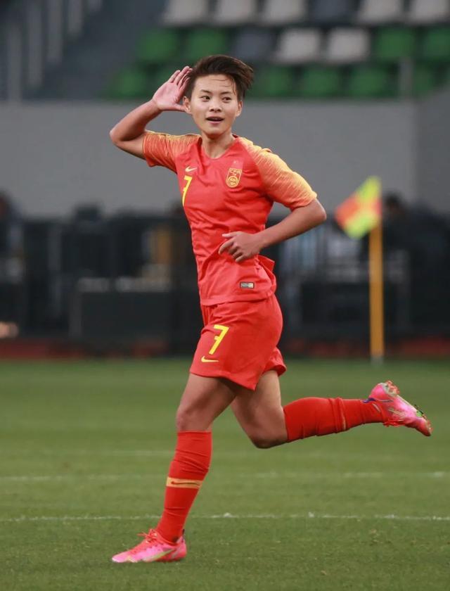 韩媒批评女足犯规粗暴，裁判偏袒获胜，中国女足六字回应太硬气