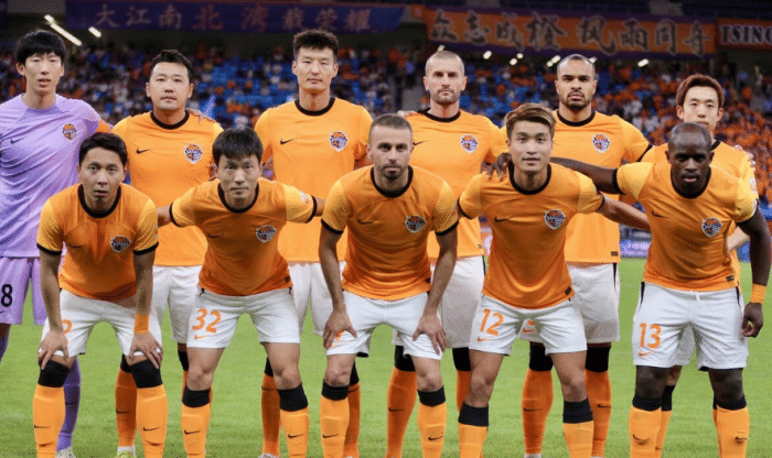 与阿兰双向奔赴！青岛队重组补4人，洛国富不回中超：恐降级+退役