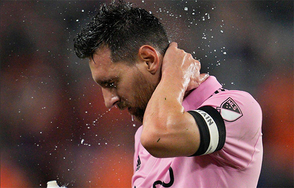 迈阿密国际惨败，两大竞争对手丢分，梅西有望率队逆袭