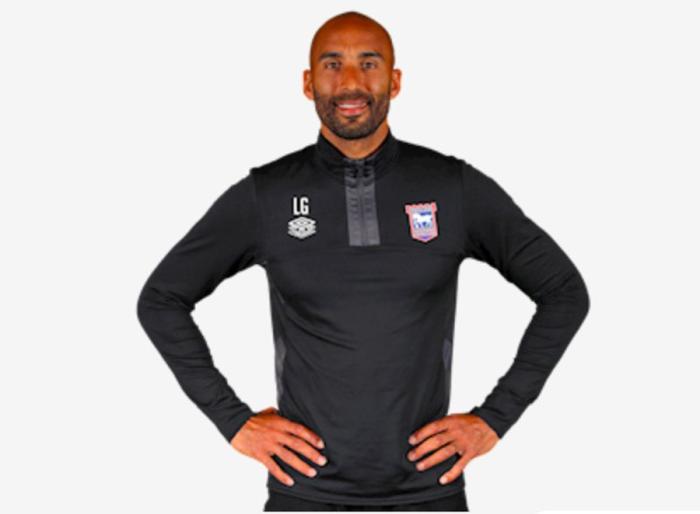 曼联昔日穆帅引进门将神奇转型！退役后做前锋教练