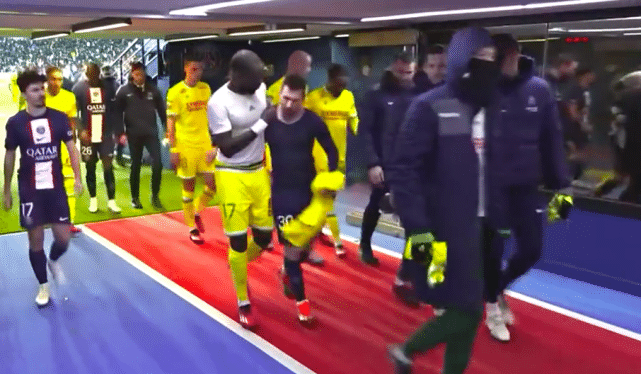 梅西获8.1分最高！5数据冠绝全场，名将被打服：中场休息便索要球衣