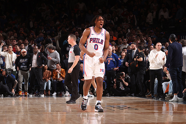 马克西超神表现引热议 力挺恩比德显领袖风范